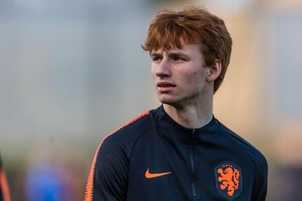 范登博格加盟美因茨，利物浦借出中衛(wèi)助力德甲挑戰(zhàn)